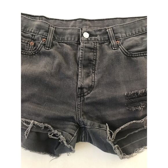 Levi's Distressed Cut Off Frayed Cuffed Denim Shorts - Picture 7 of 12